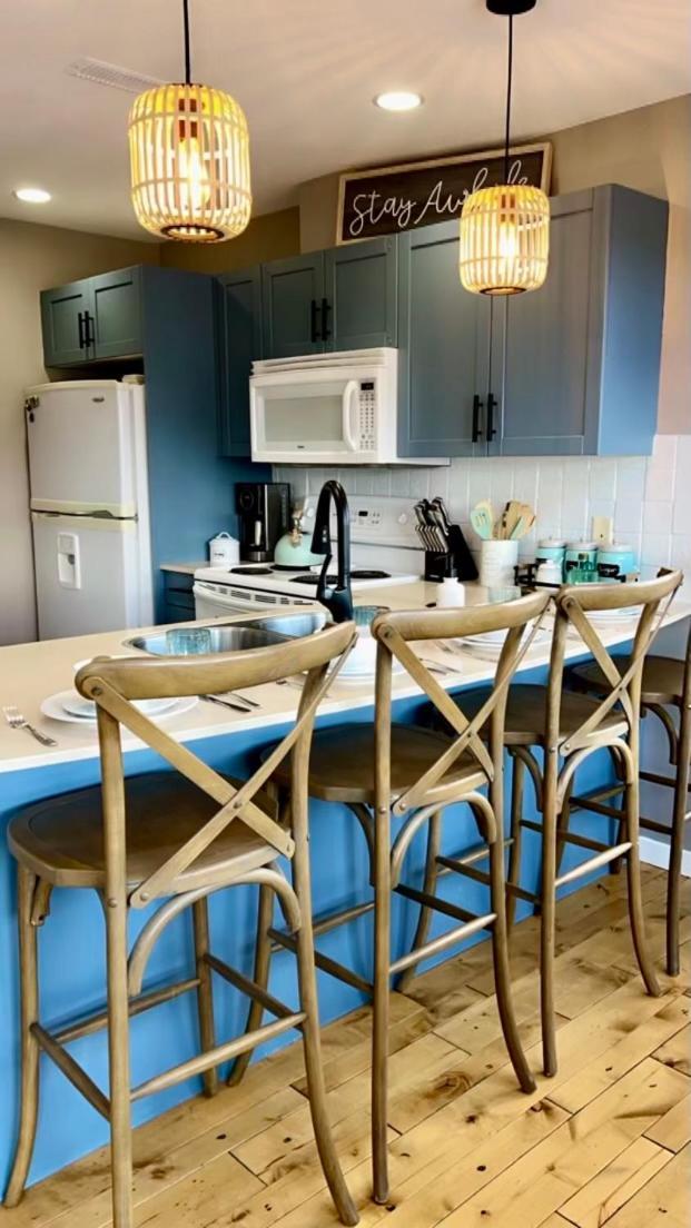 Jasmine Cottage Келоуна Экстерьер фото