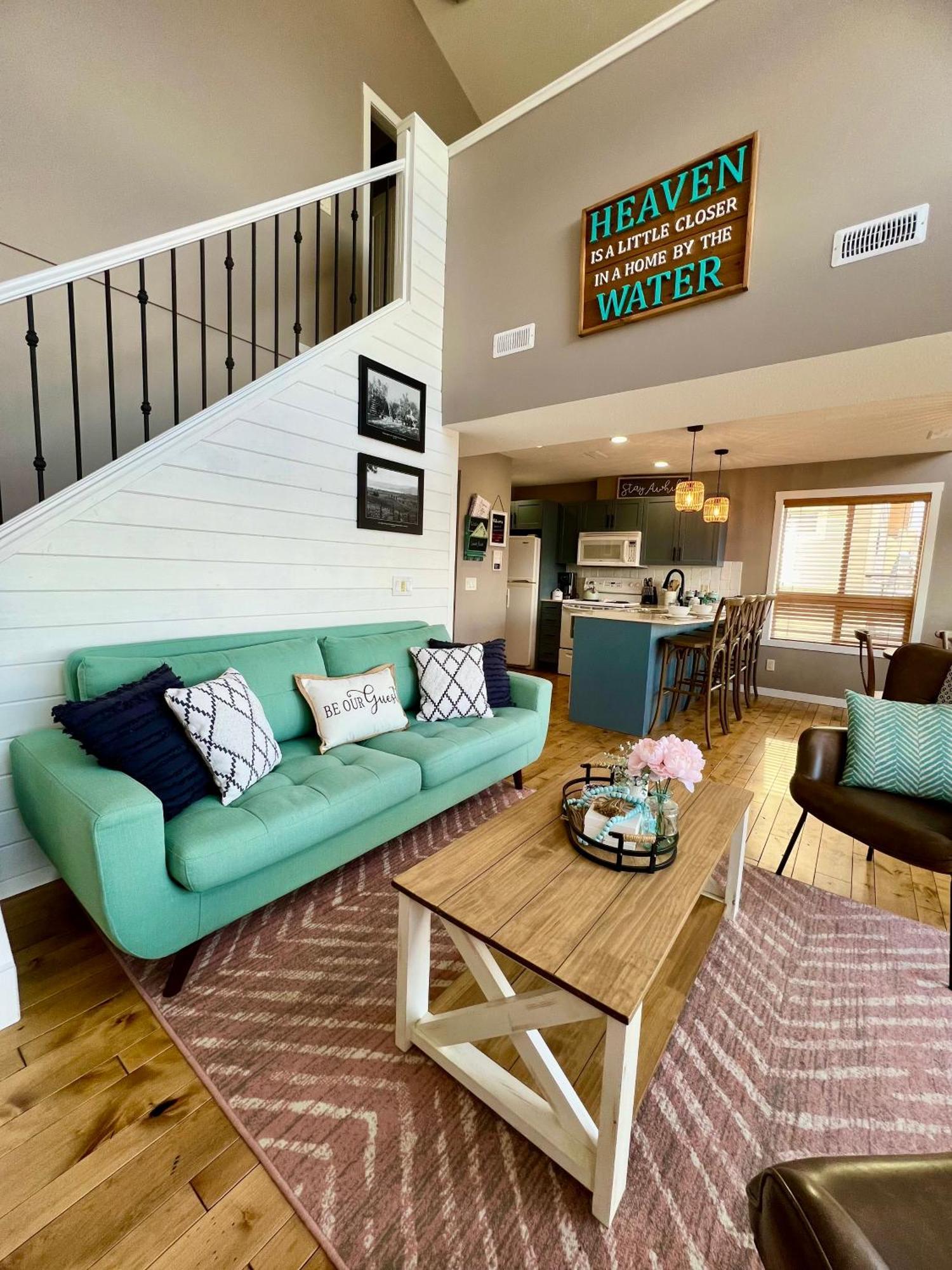 Jasmine Cottage Келоуна Экстерьер фото