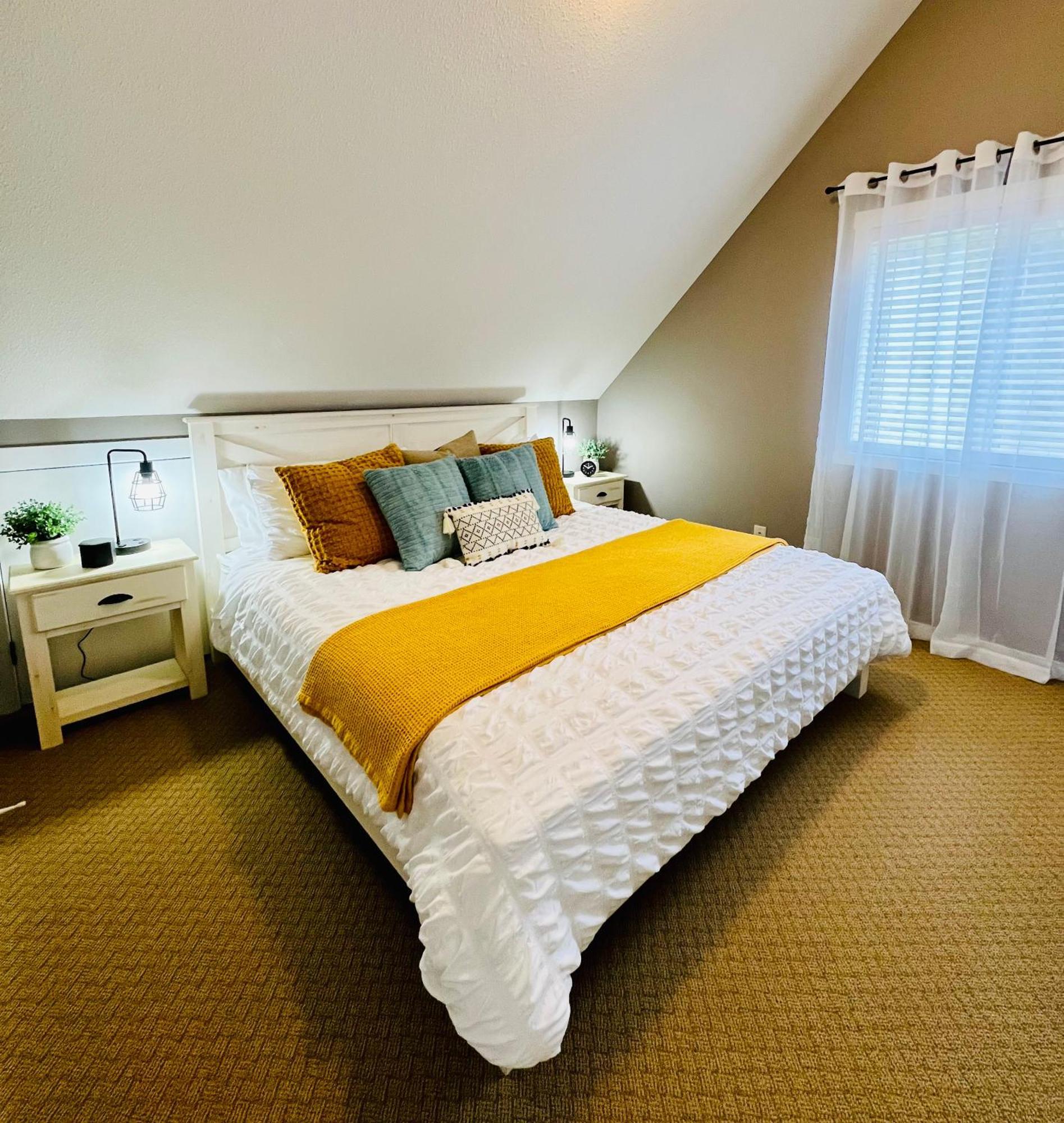 Jasmine Cottage Келоуна Экстерьер фото